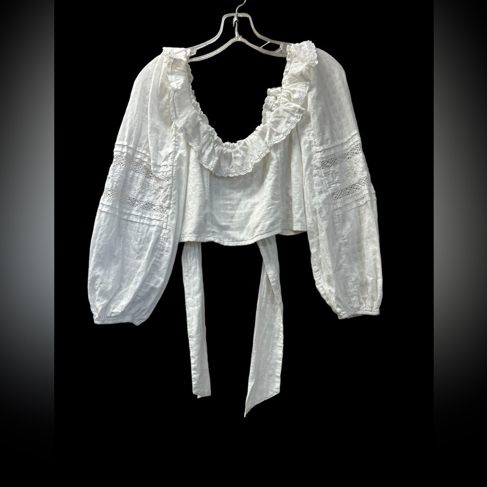 American Eagle – white ruffle neck – smock back with tie – Junior’s top –size M